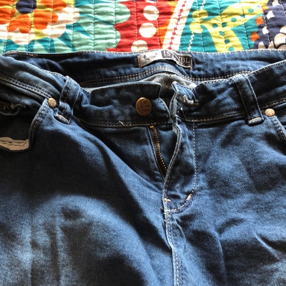 Jeans - Picture 3 of 4